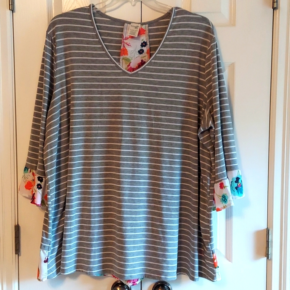 Casual top by Terra & Sky with mixture of strips & floral design.